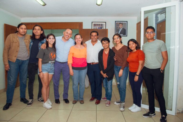 Senador Erandi Bermúdez apoyo a estudiantes del Tec. de Purísima del Rincón que ganaron torneo en Ecuador.