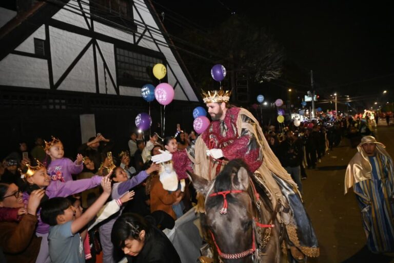 RECORREN MELCHOR, GASPAR Y BALTASAR CALLES DE IRAPUATO.